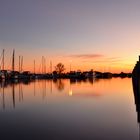 Le soleil couchant sur le canal (du Rhône à Sète) Aigues-Mortes