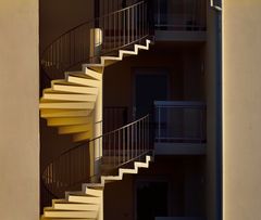 le soleil dans l'escalier,