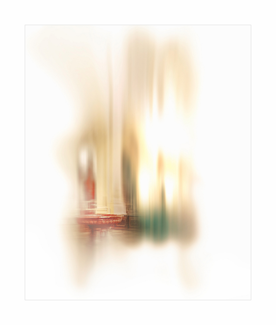 le soleil d'automne dans l'église catholique