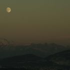 le soleil çe couche,la lune çe leve sur le mt-blanc et geneve