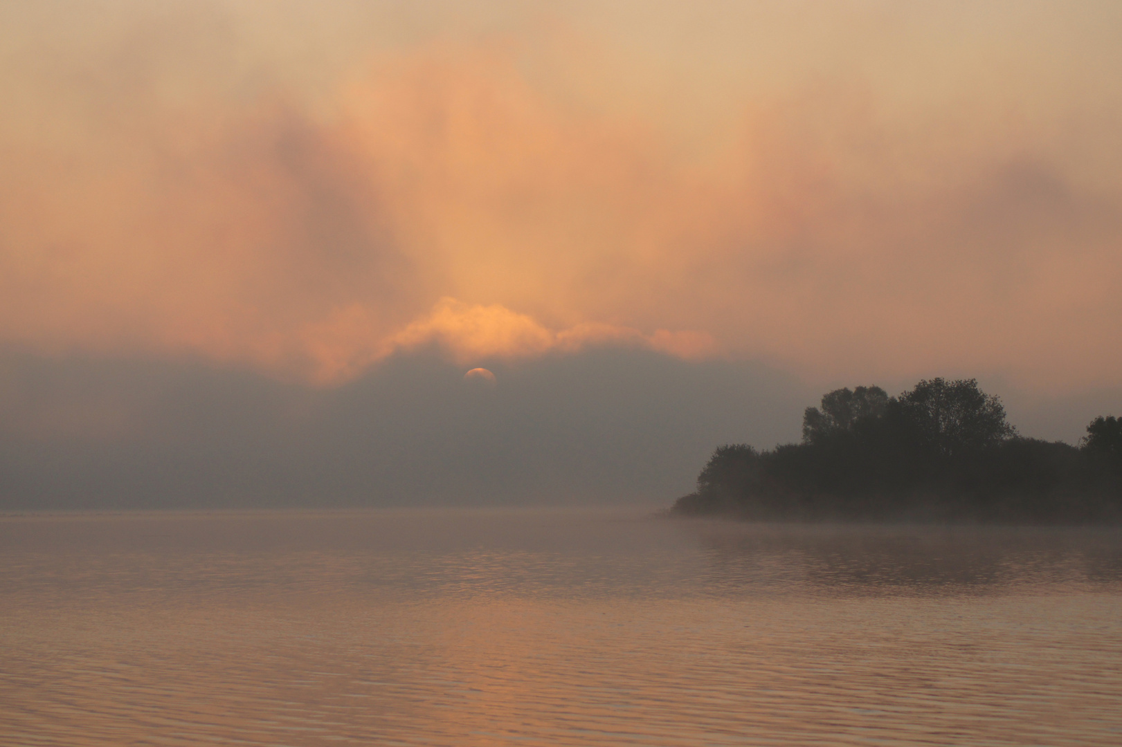 Le soleil lutte contre les brumes