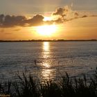 Le soleil rouge sur l'estuaire de la gironde