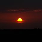 Le soleil se couche, il descend ...C'est la nuit qui dominera bientôt ce ciel