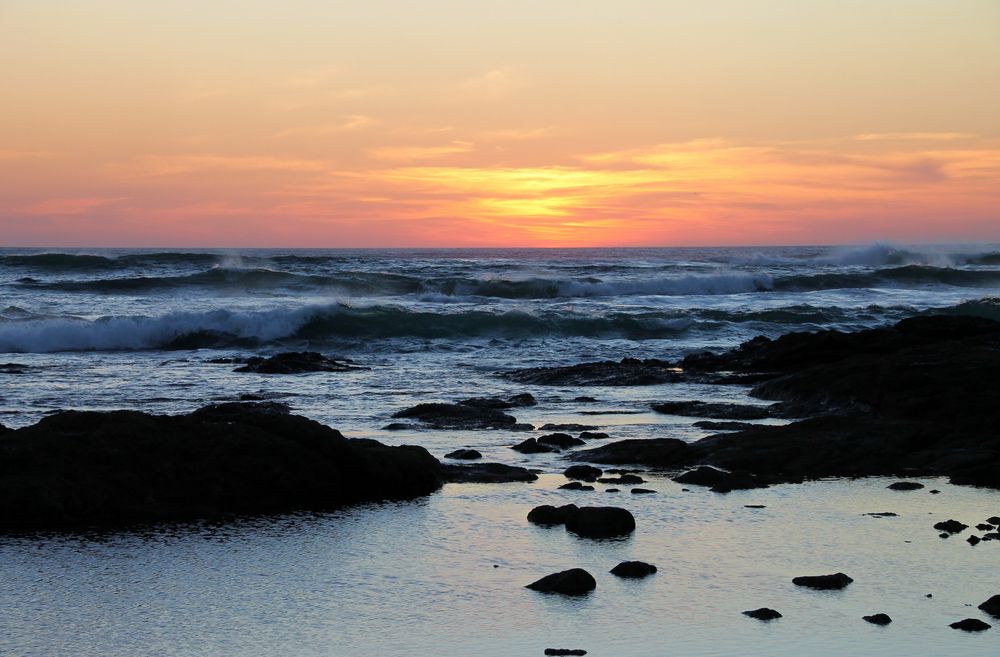 le soleil se couche sur Langosta Beach