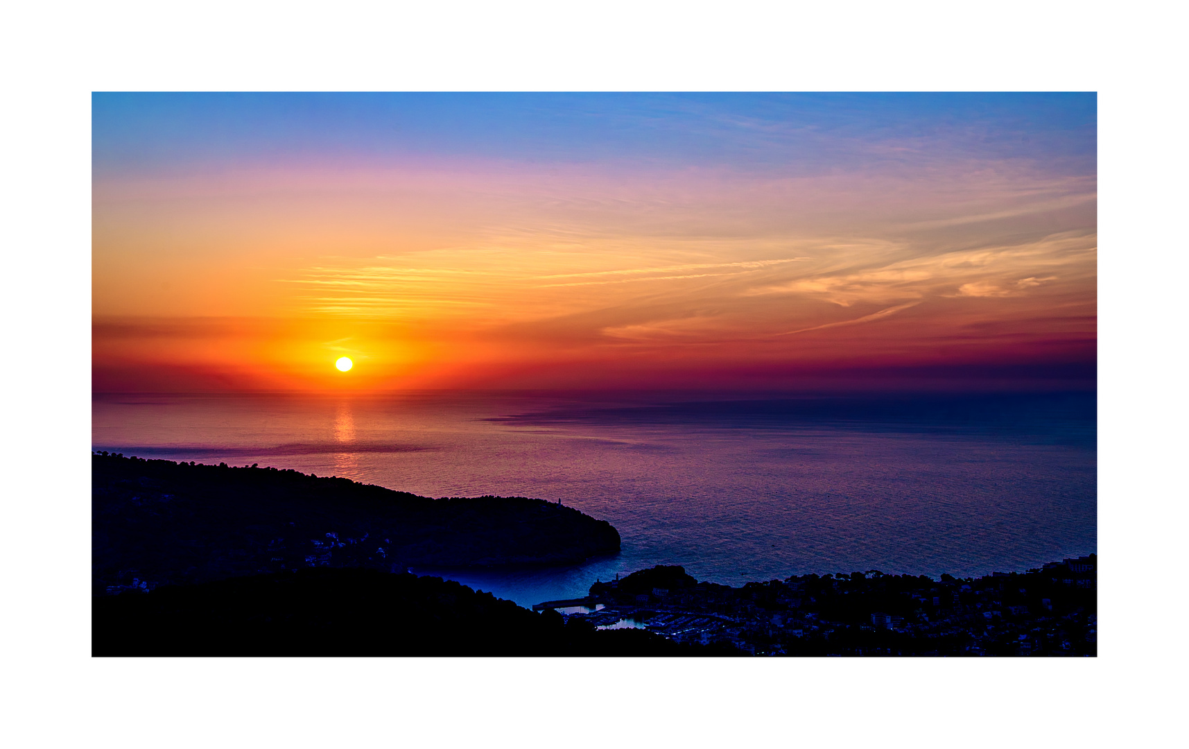 Le soleil se couche sur Port Soller