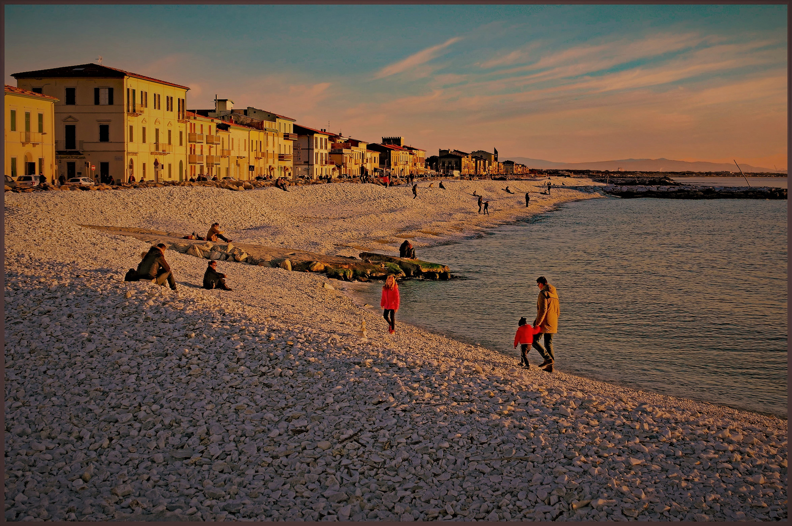 le spiagge di vero  marmo di carrara ......