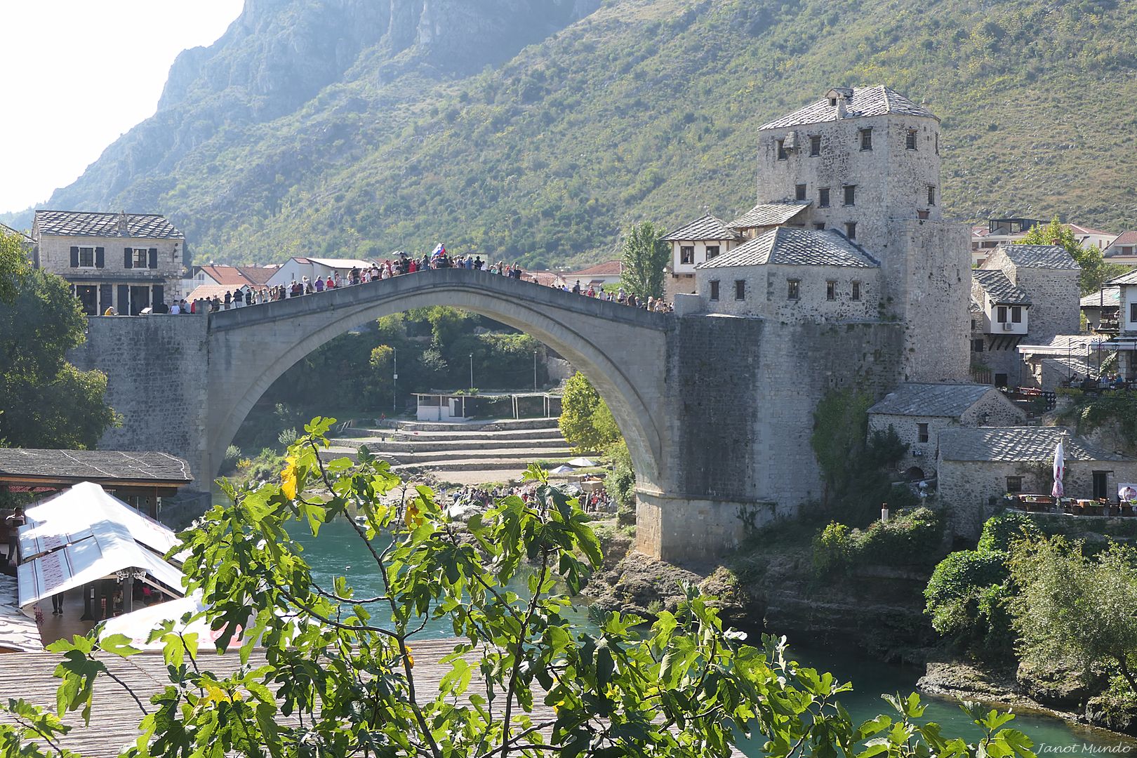 le Stari Most, le plus grand arche du monde en 1566....