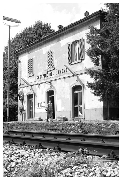 Le stazioni di una volta . . . 2 treni al giorno