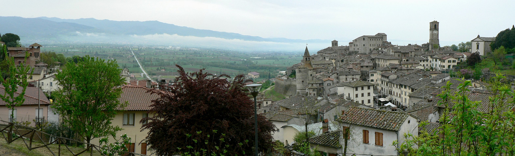 le "Stradone " qui relie Anghiari a Sansepolcro c'est la 1er route "moderne " de l'histoire