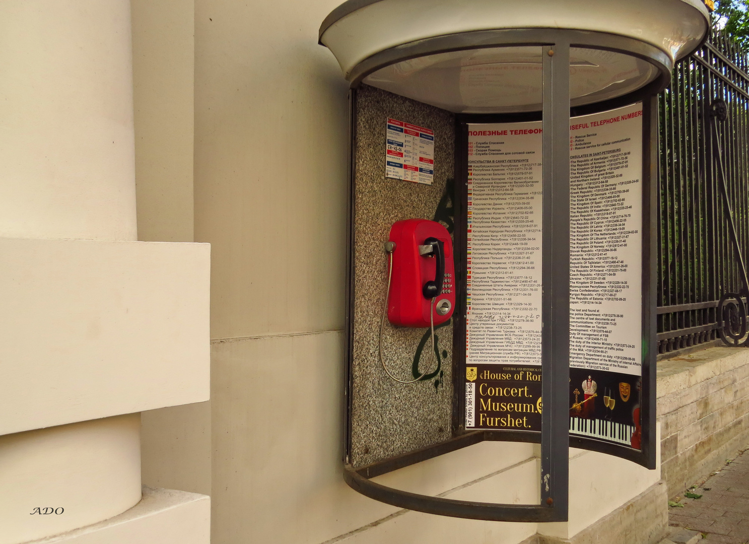 Le Téléphone Rouge