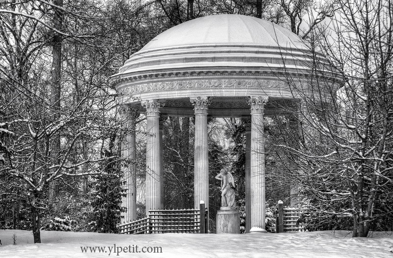 Le temple de l'Amour sous la neige