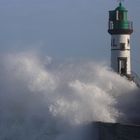 Le Touriste photographe à la porte du Phare