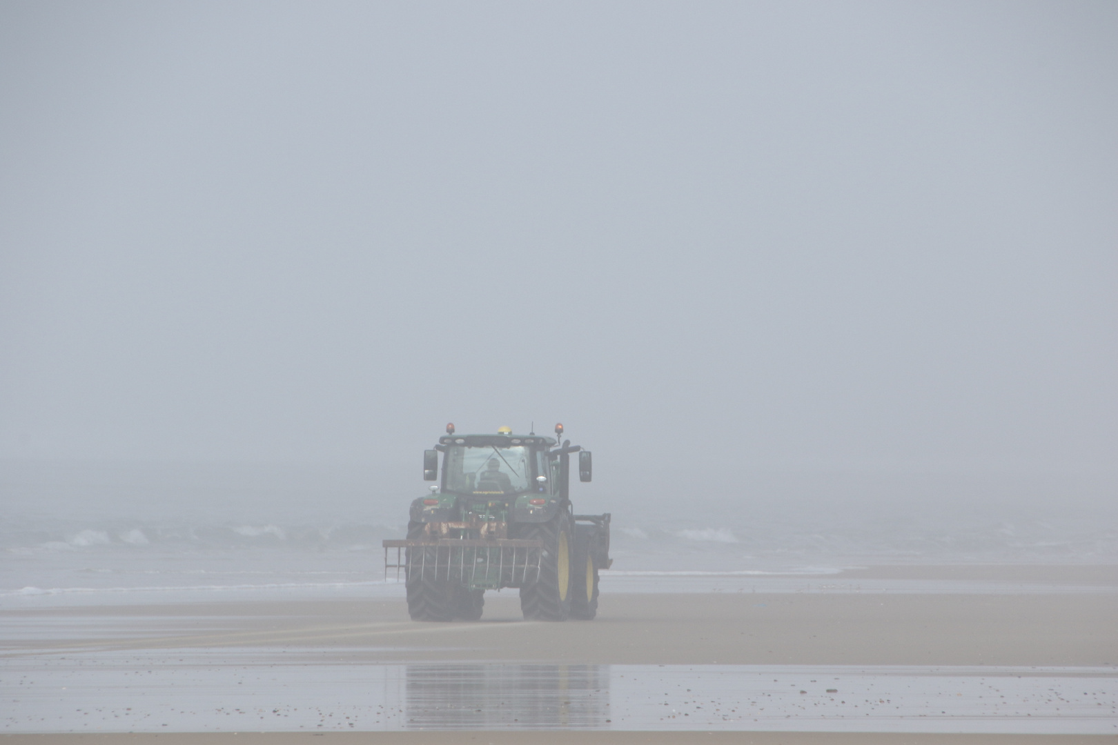 le tracteur dans la brume !