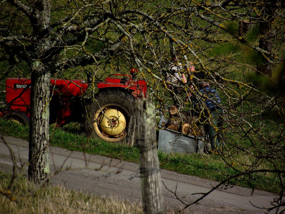 LE TRACTEUR ROUGE