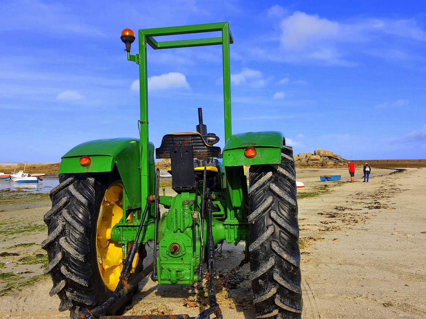  Le tracteur sur la grève 