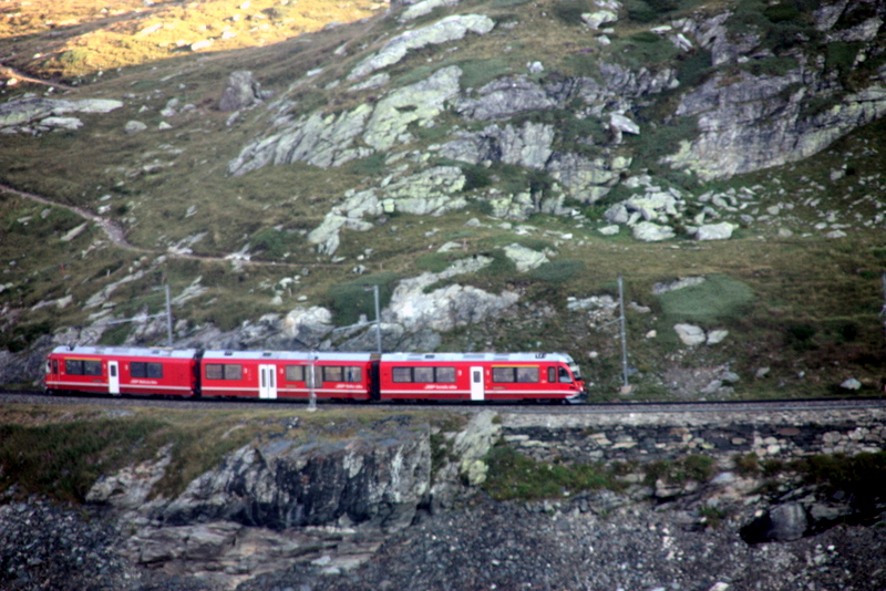 Le train à 2 310m au Passo del Bernina