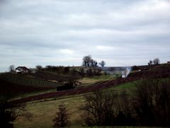 LE TRAVAIL REPREND APRES LA NEIGE DANS LE VIGNOBLE JURASSIEN