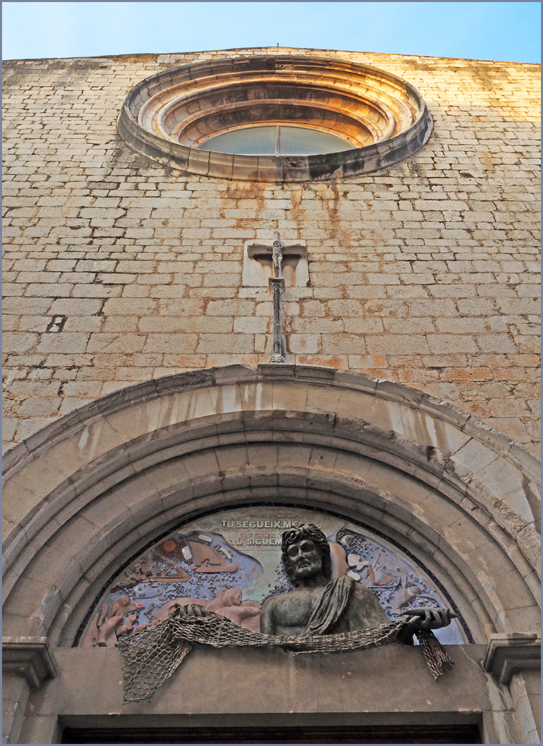 Le tympan de l’Eglise San Pere (Saint-Pierre)  de Figueras