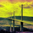 LE VIADUC DE MILLAU VU AUTREMENT