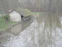 ..Le vieux lavoir d'Ondreville sur Essonne..(45)..