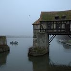 le vieux moulin au cœur des brumes