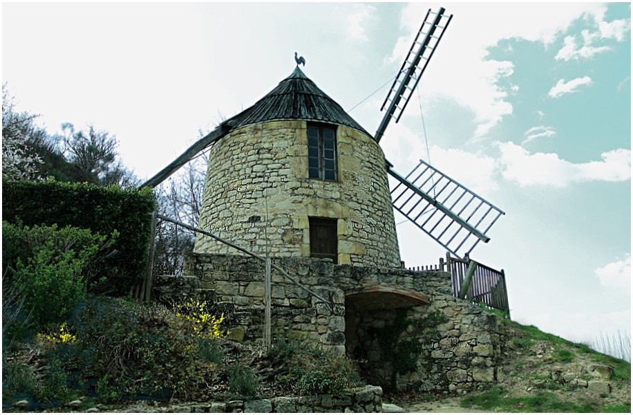 LE VIEUX MOULIN