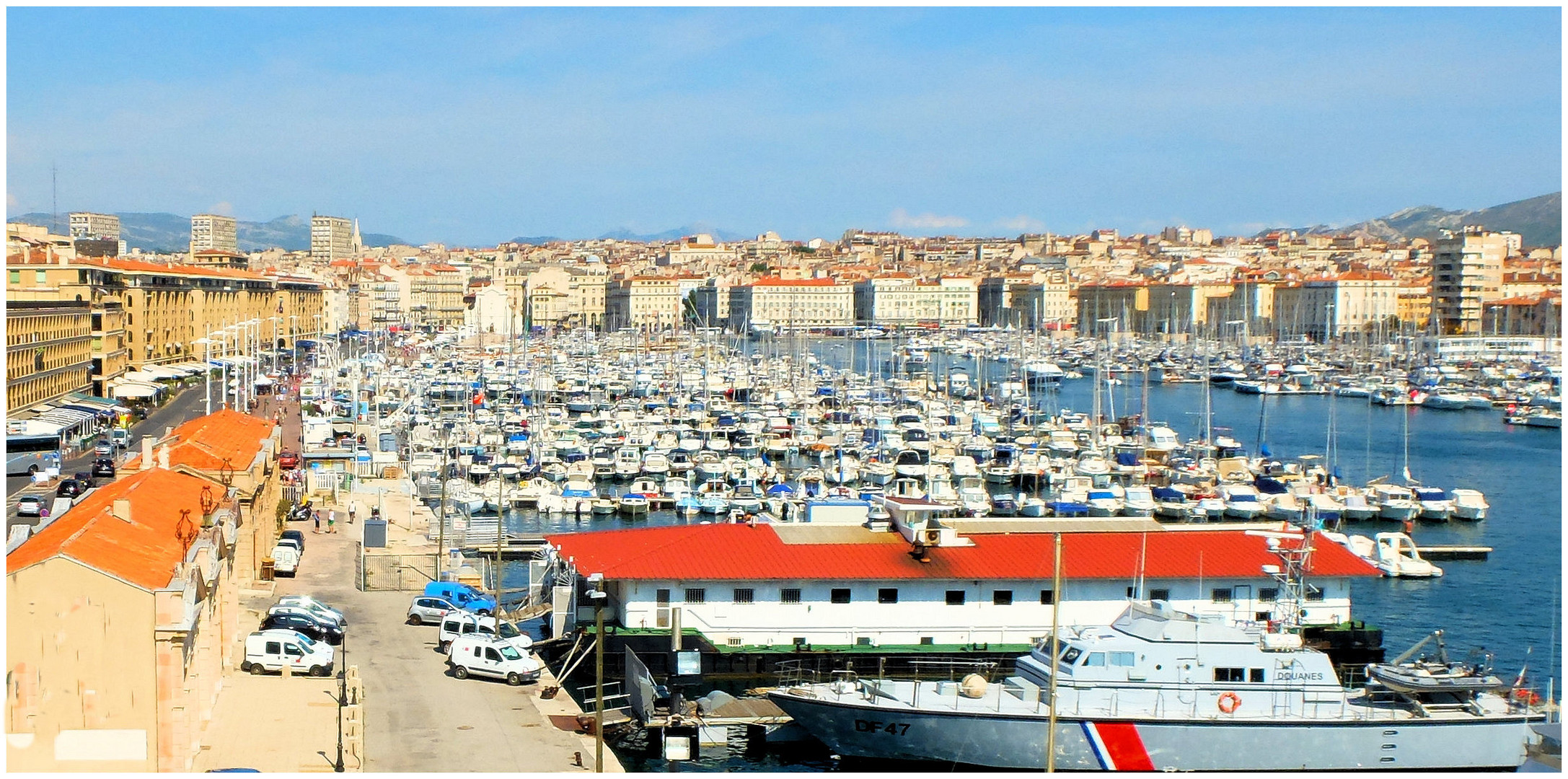 Le Vieux-Port dans...le pano.