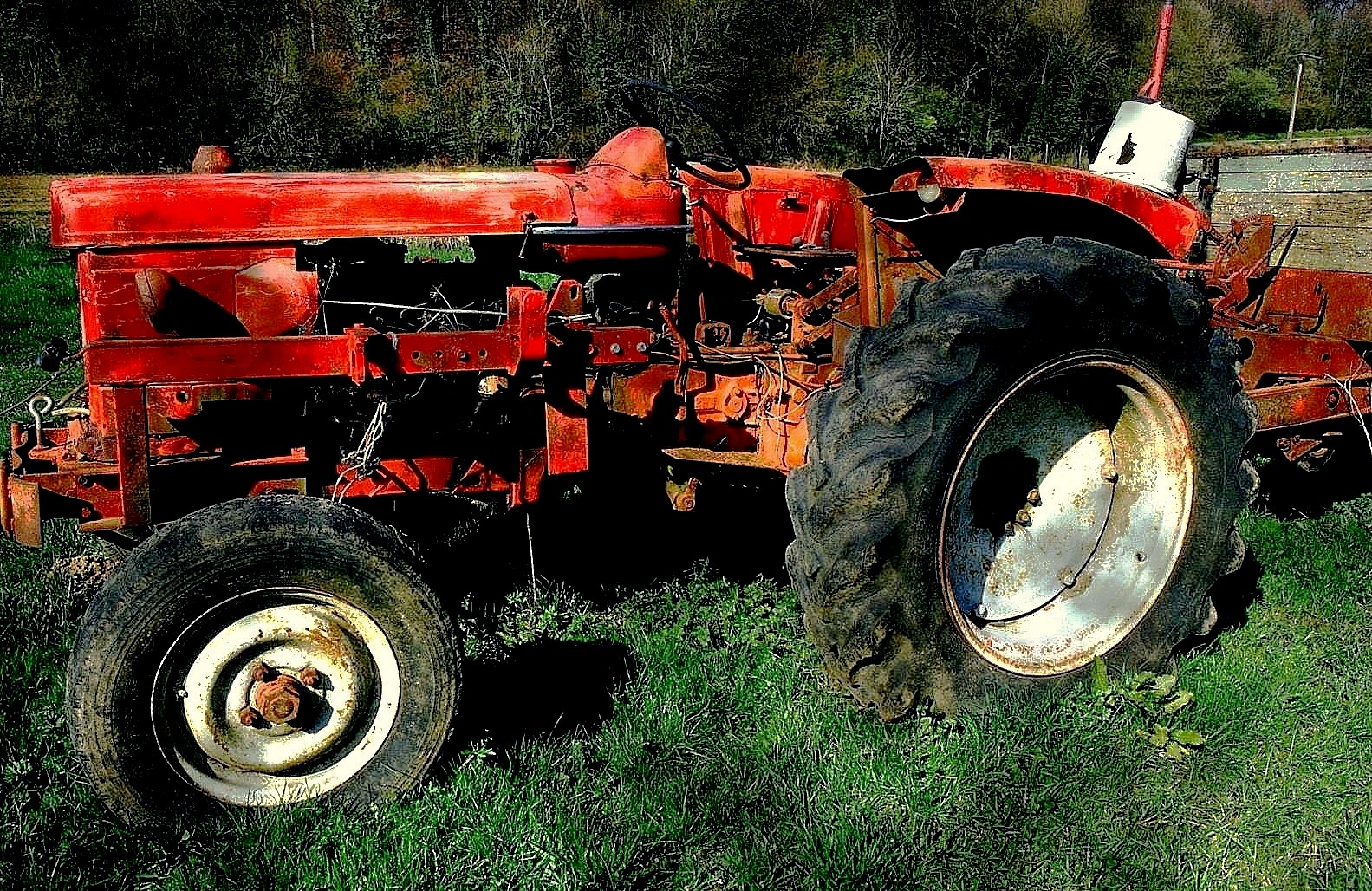 Le vieux tracteur abandonné