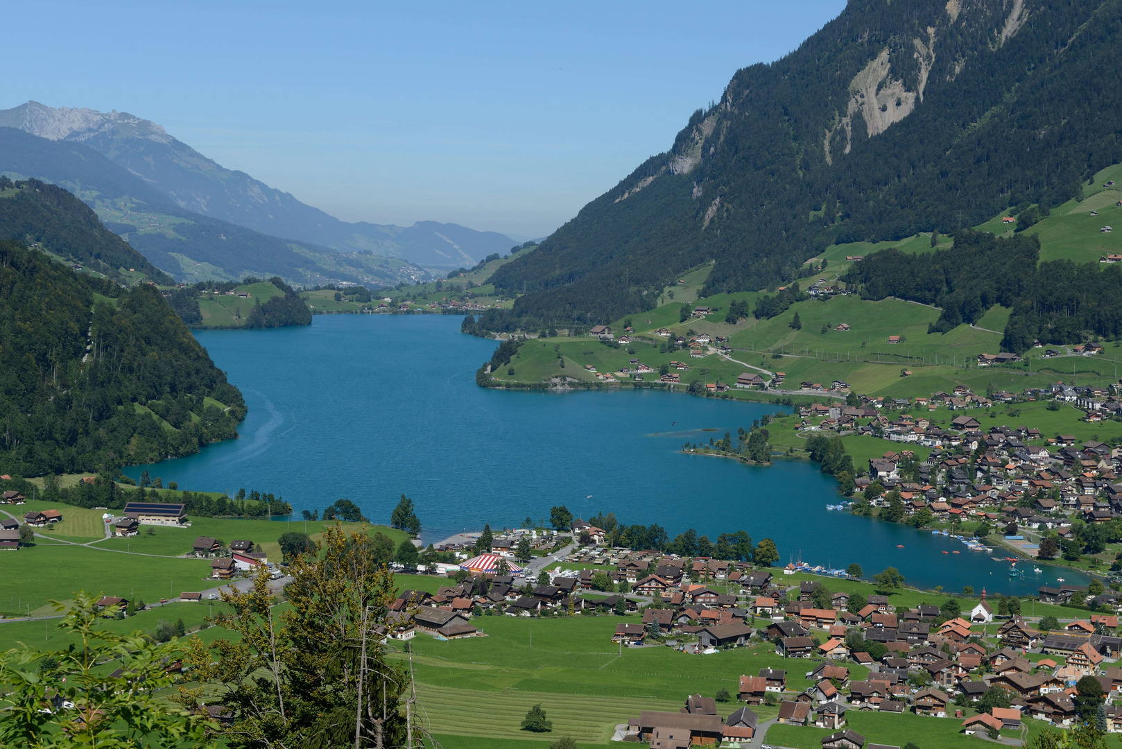 Le village de Lungern et son lac ...