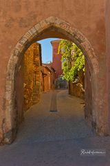 Le village de Roussilon, pays des ocres dans le Lubéron