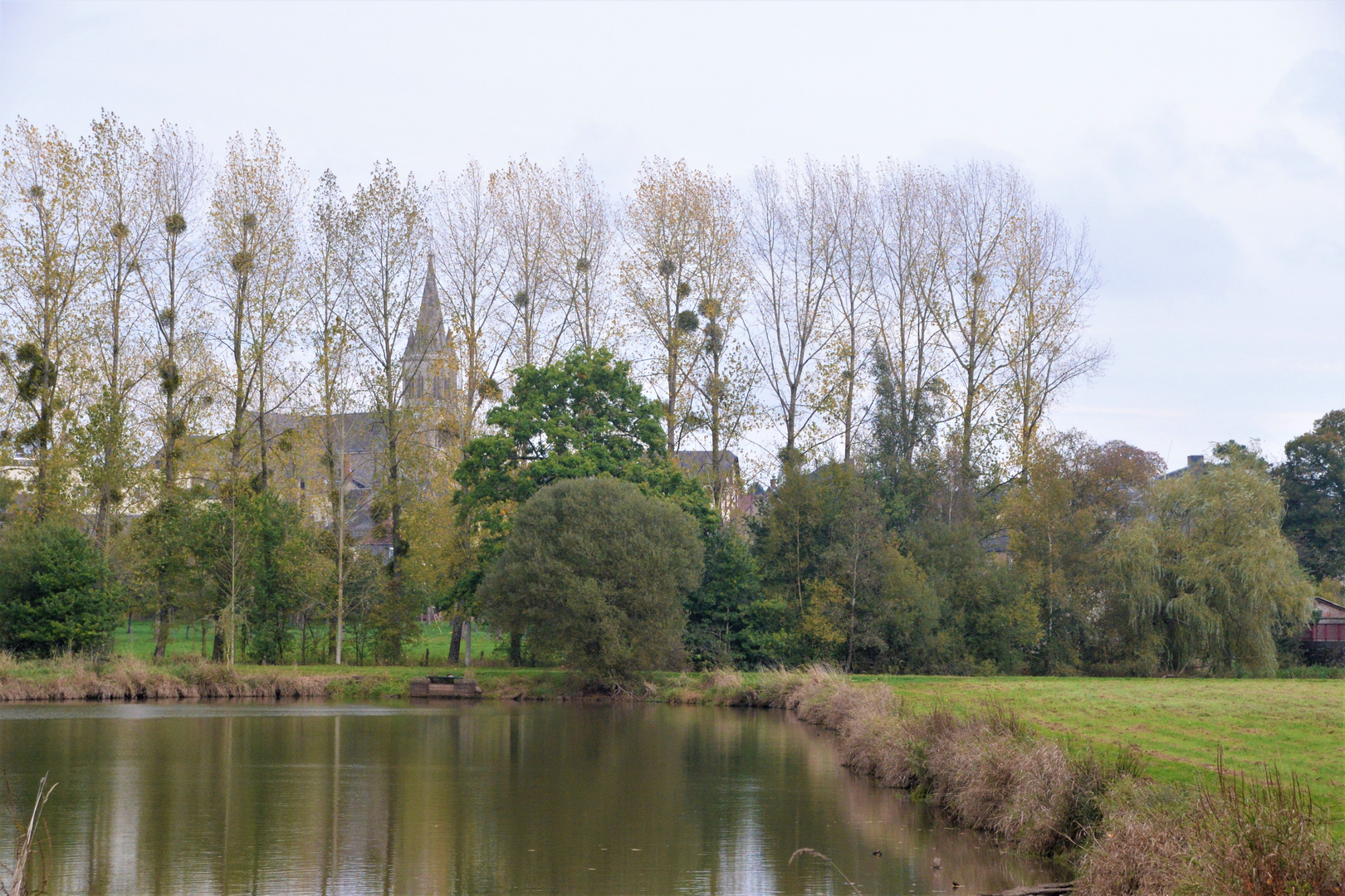 Le village vue du plan d'eau