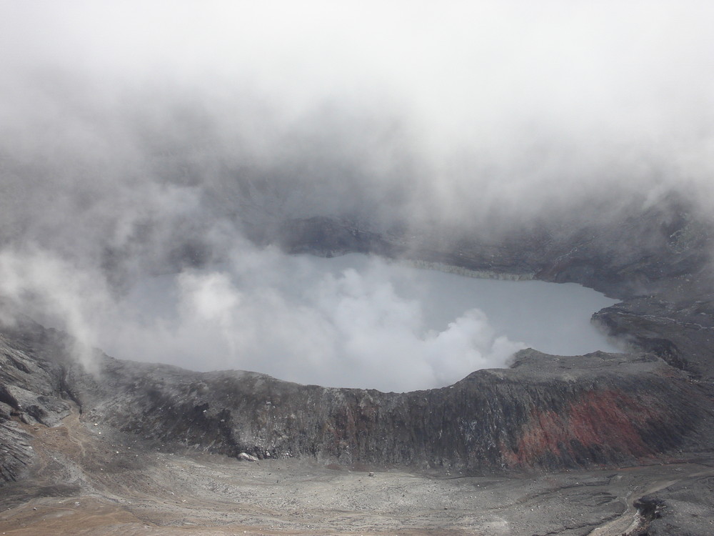 Le volcan POAS au Costa Rica