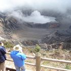 Le volcan POAS au Costa Rica, attraction pour les touristes