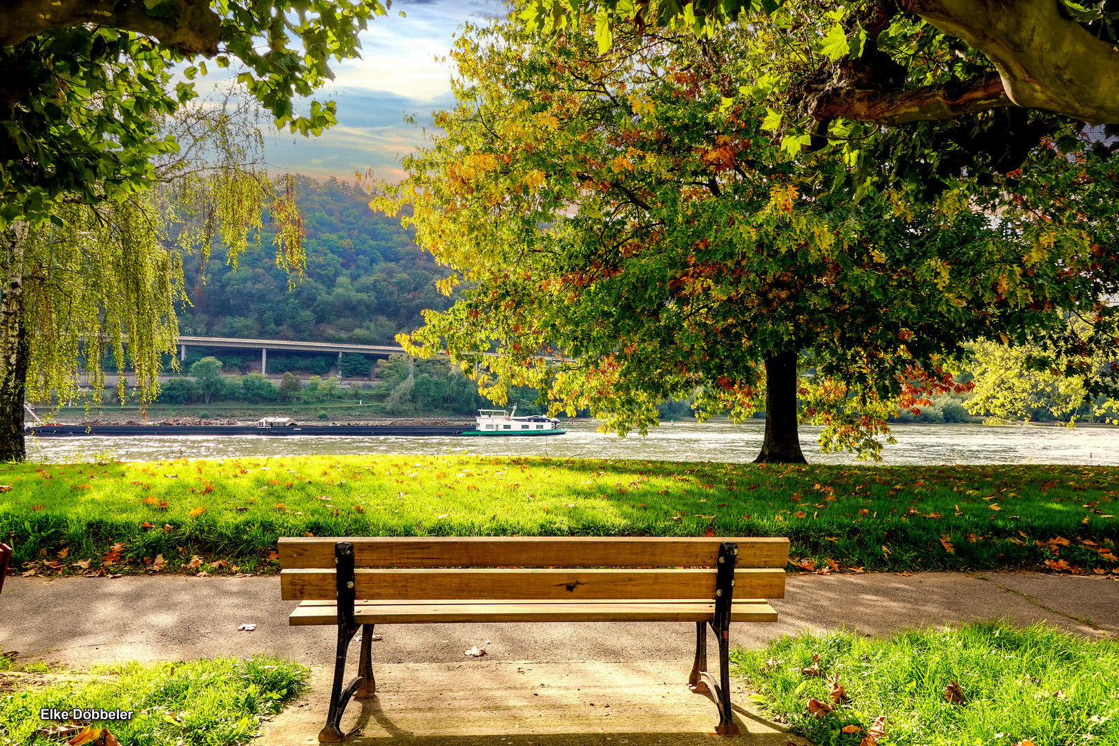 LE02_-_Leutesdorf_Rhein_im_Herbst Kopie