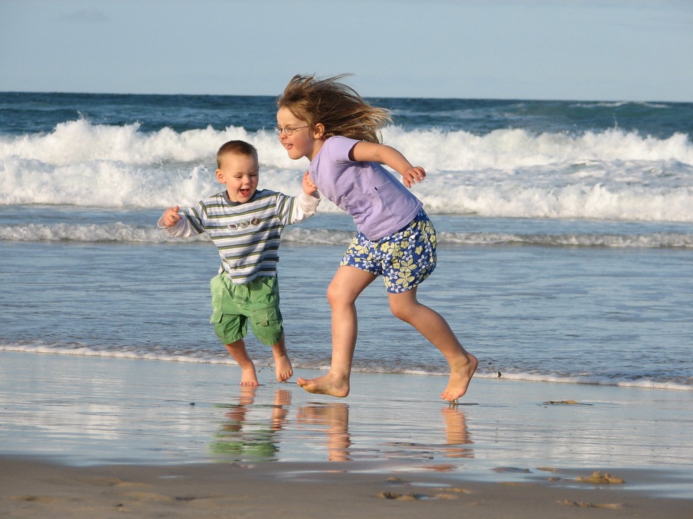 Leah und Max, zwei unserer Enkelkinder an der Goldkueste, Queensland Australia