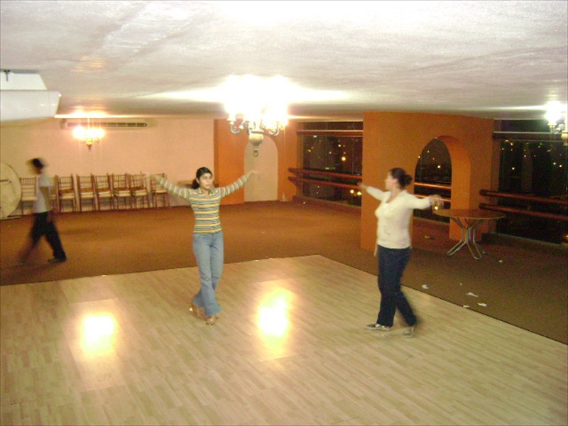 LEARNING HOW TO DANCE ZORBA THE GREEK.... MARIÉ KOYO