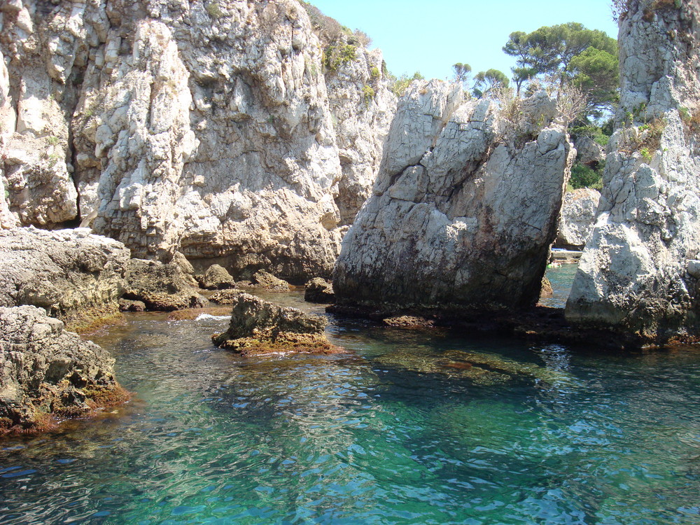 L'eau de la baie des Milliardaires photo et image europe, france