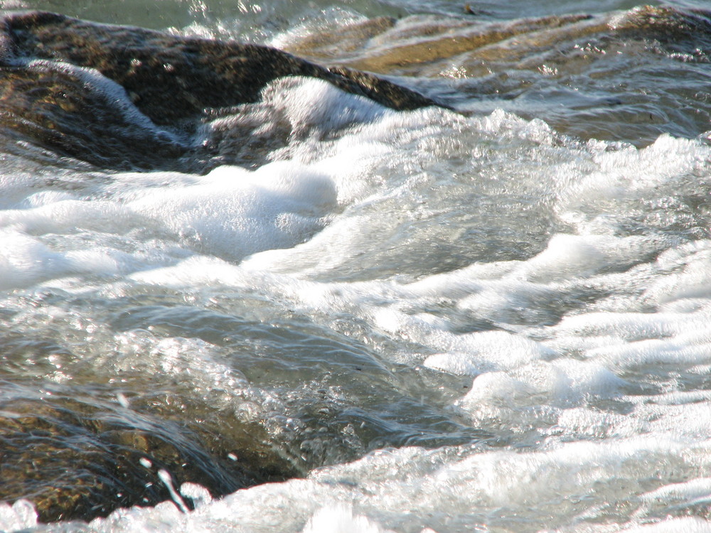 l'eau tourbillonante