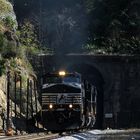 Leaving Montgomery - Norfolk & Southern Güterzug mit NS#9173 verlässt Montgomery Tunnel,VA,USA