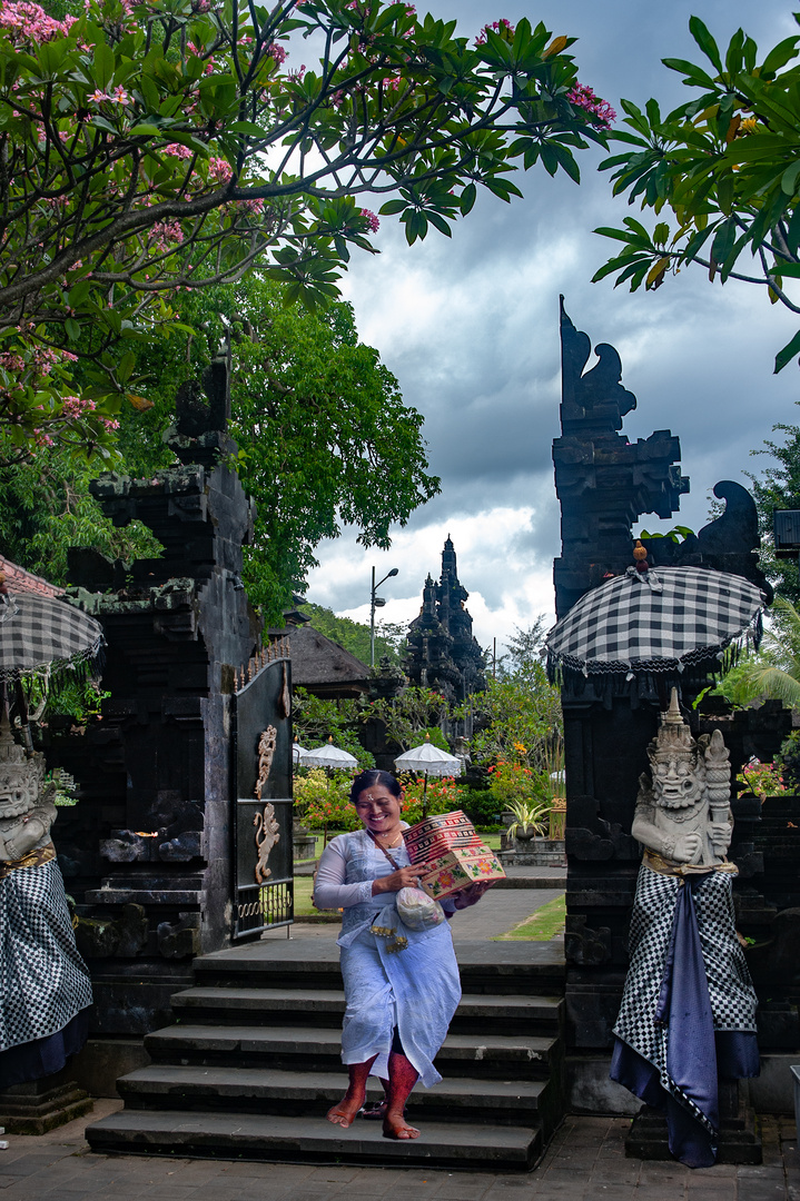 Leaving through the Candi Bentar