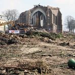 Leben mit dem Braunkohletagebau: Kirchhof Otzenrath nur noch roher Erdgrund