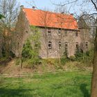 Leben mit dem Braunkohletagebau: Wasserschloss Haus Paland in Borschemich/Erkelenz auf dem Trockenen