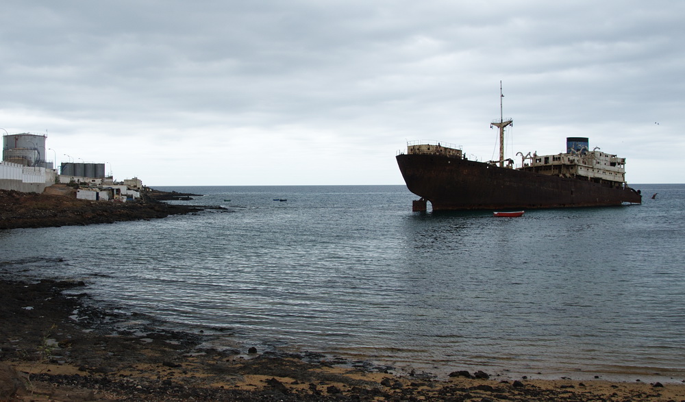 Leben zwischen Wrack und Chemie auf Lanzarote