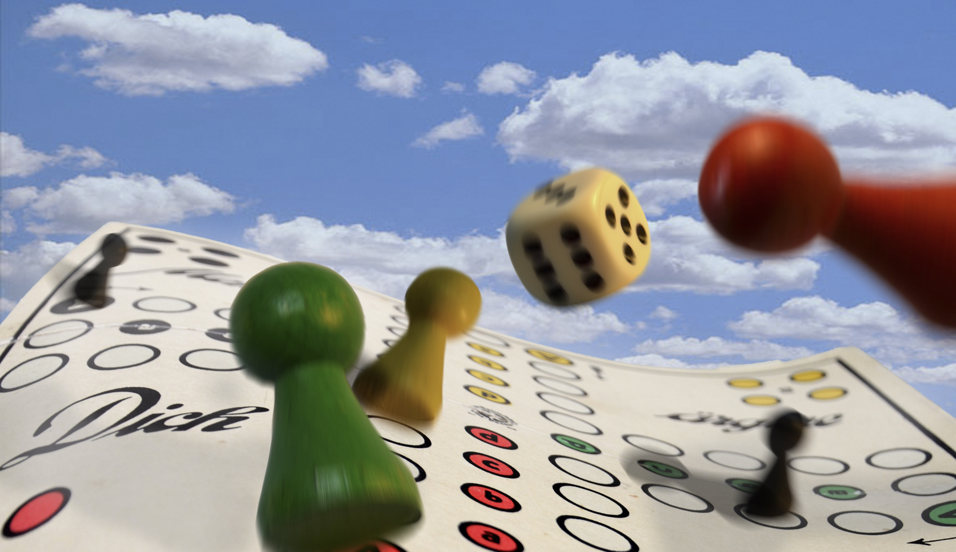 Lebendiges Mensch ärger dich nicht ! Foto & Bild | fotomontage, surreal