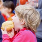 Lebensfreude ist für mich eine Bratwurst im Brötchen...