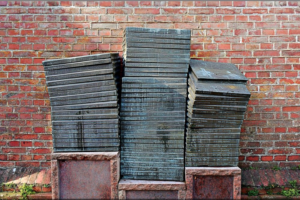 Lebensgeschichten Foto & Bild outdoor, streetfotografie, mahnmal
