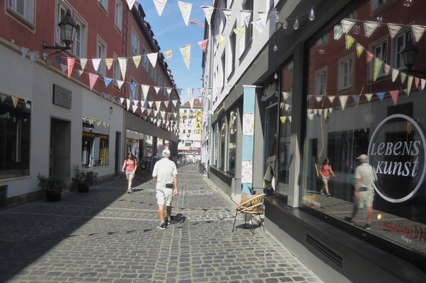 Lebenskunst unter Fahnen....