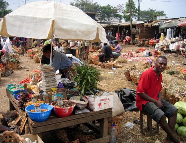 Lebensmittelmarkt in Douala (Kamerun)