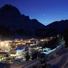 Lech am Arlberg und das Omeshorn zur blauen Stunde