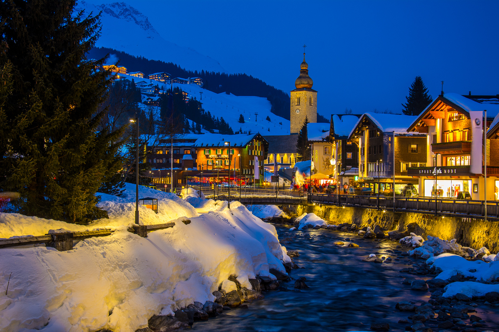 Lech bei Nacht im Winter